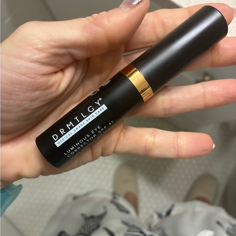 DRMTLGY Luminous Eye Corrector - Medium